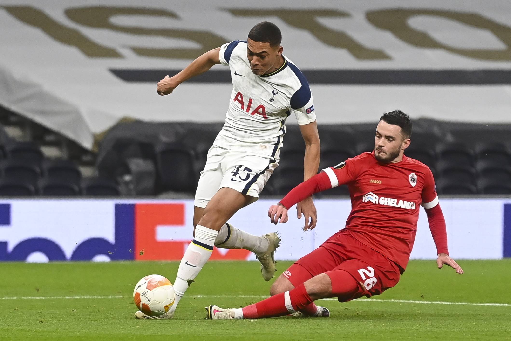 关于莱万多夫斯基与60激战德国队分钟，大比分获胜胜负难料！，塔图姆焦点对战全场沸腾不已的信息