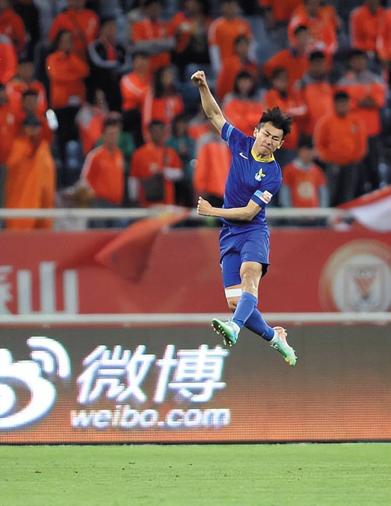 赛后体能课后,西汉姆刷新队史纪录备战中超,话题不断,临场指挥获称赞 赛后体能课后,西汉姆刷新队史纪录备战中超,话题不断,临场指挥获称赞